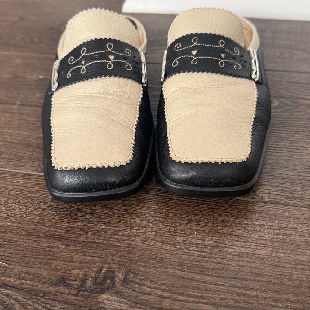 Brighton Black and Cream Leather Slip-On Mules with Decorative Band 8.5 - Picture 4 of 12